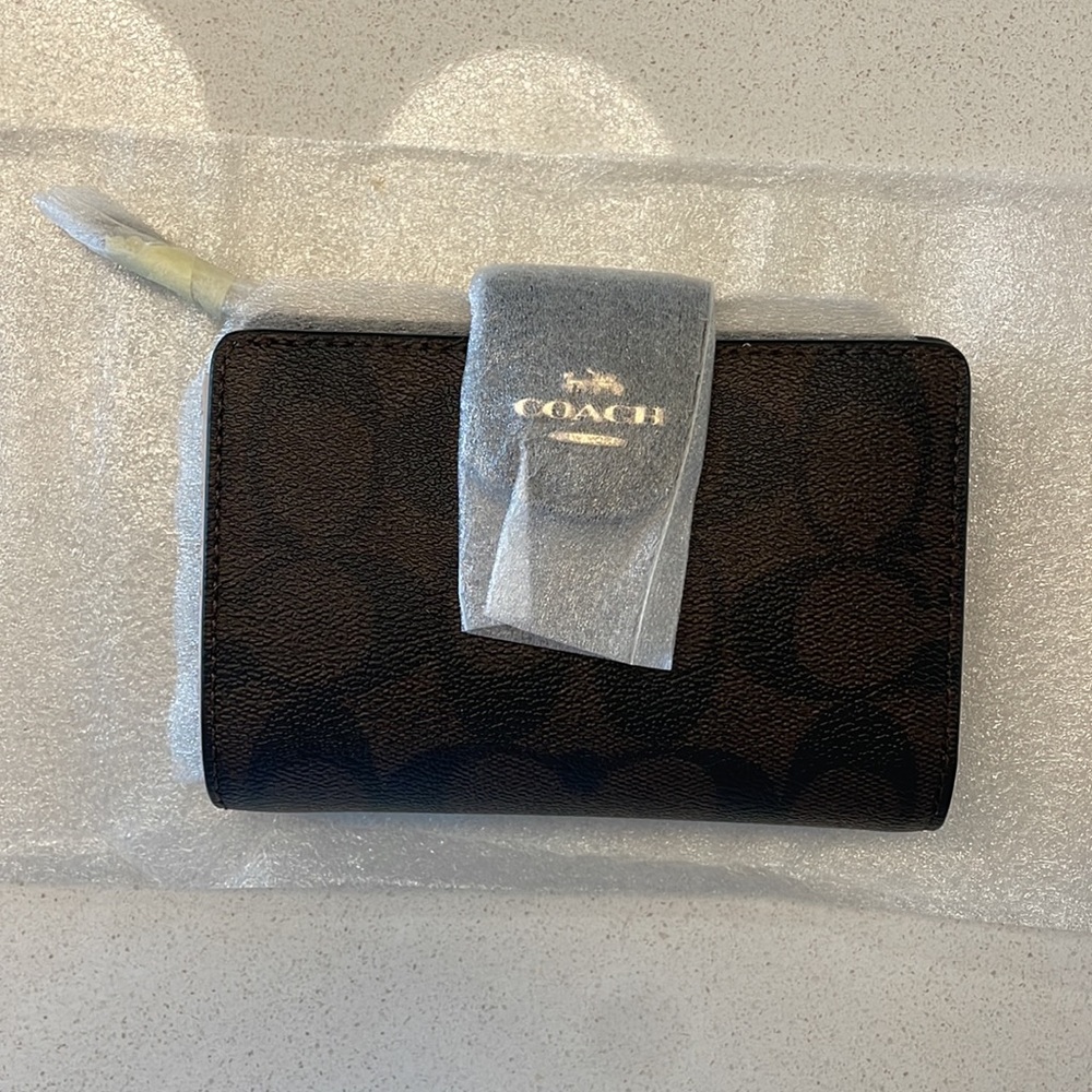 Coach Medium Corner Zip Wallet In Signature Canvas NWT